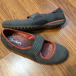 Skechers  7.5 slip on